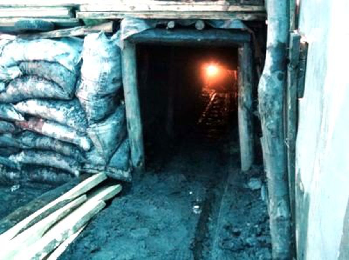 Ekipler, Göçükteki Madenciye Yaklaştı
