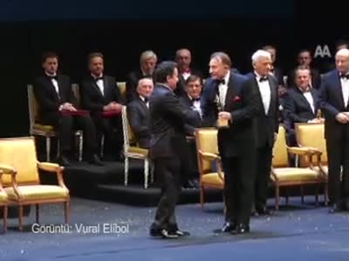 Erdoğan'a Altın Heykel Ödülü