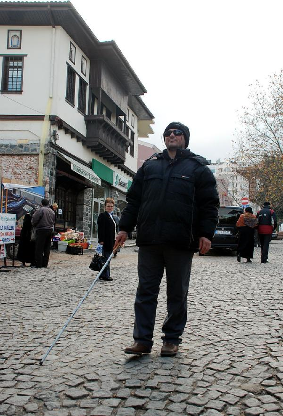 Güvenli Alışveriş İçin 'Sarhoş' ve 'Dilenci' Polisler