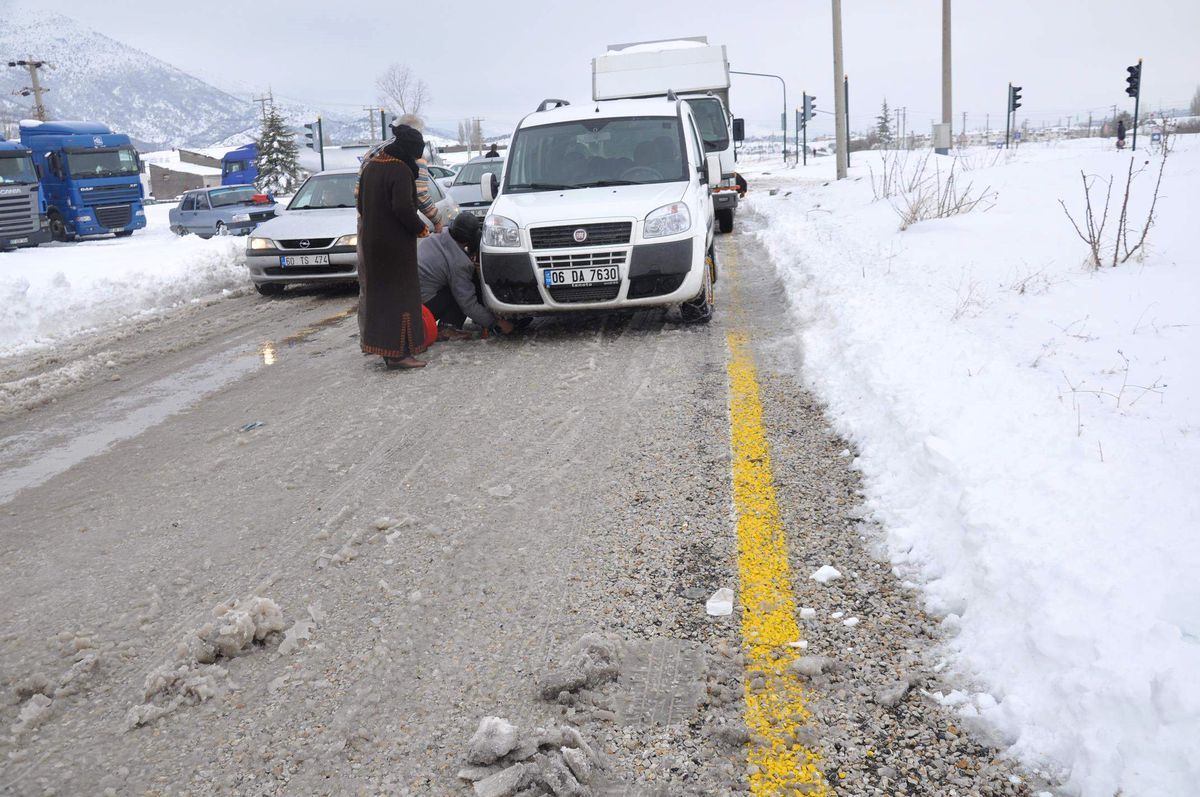 Kar Yağışı, Seydişehir\'de Etkili Oldu