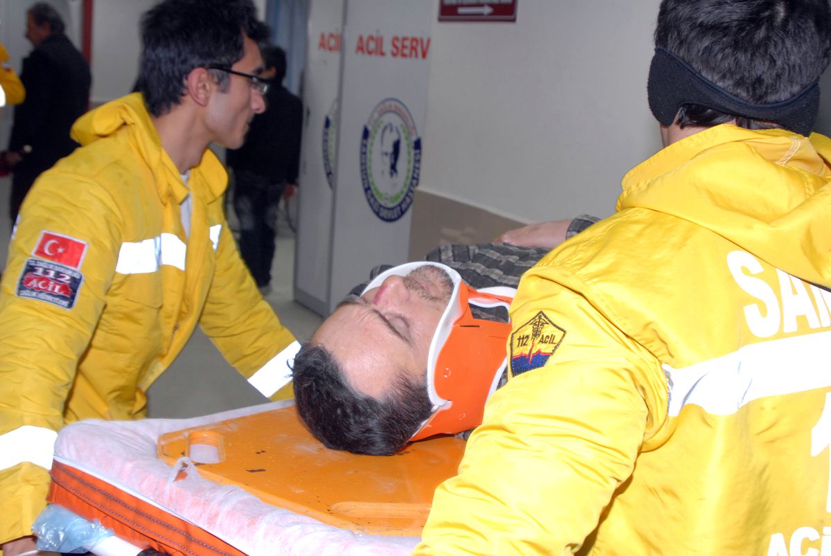 Merdivenden Düşen Kaynak Ustası Hastanelik Oldu