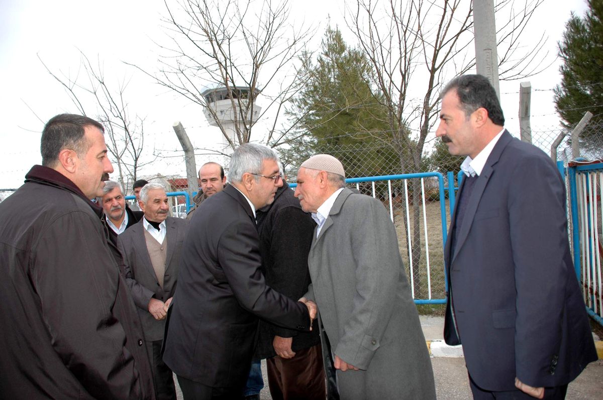 Metiner\'e Görkemli Karşılama