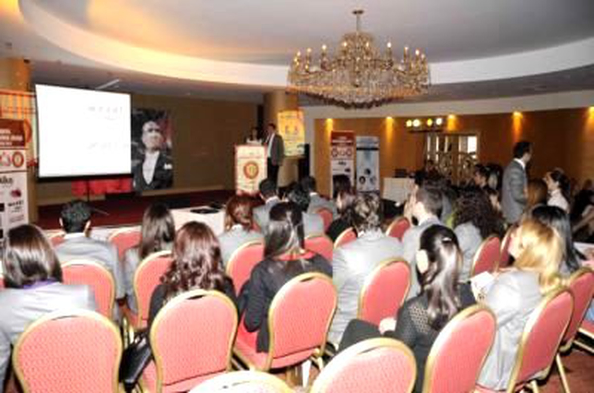 Rotaract Kulüpleri Kuşadası'nda Toplandı