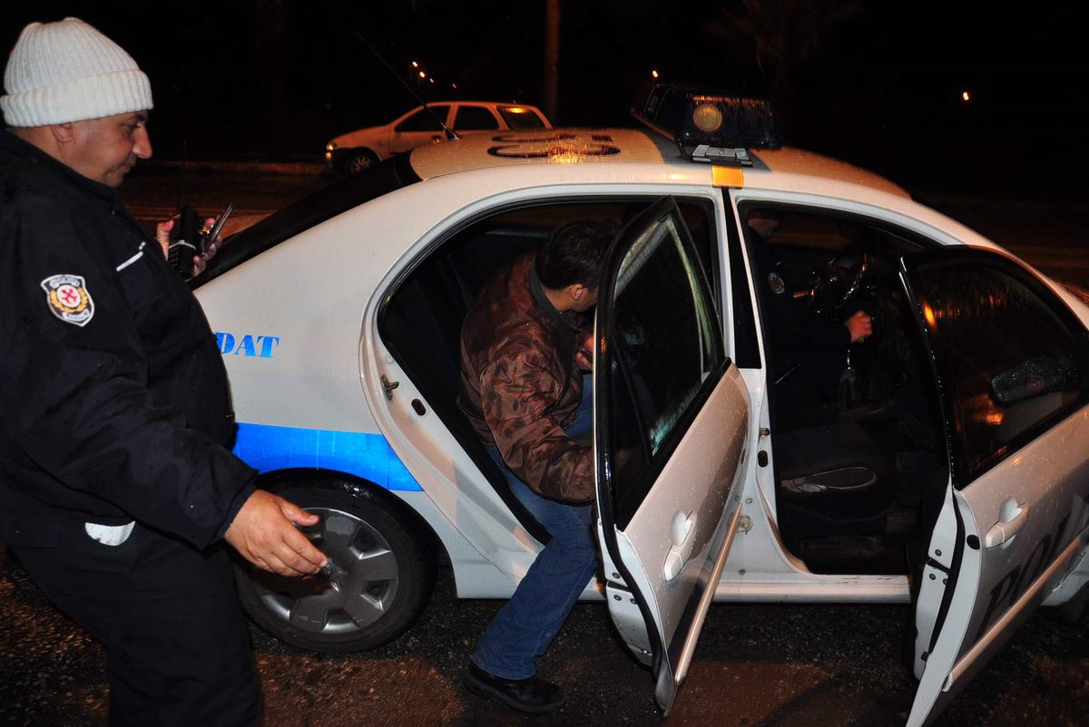 Sarhoş Sürücü Park Halındekı Araçta Sızdı Kaldı