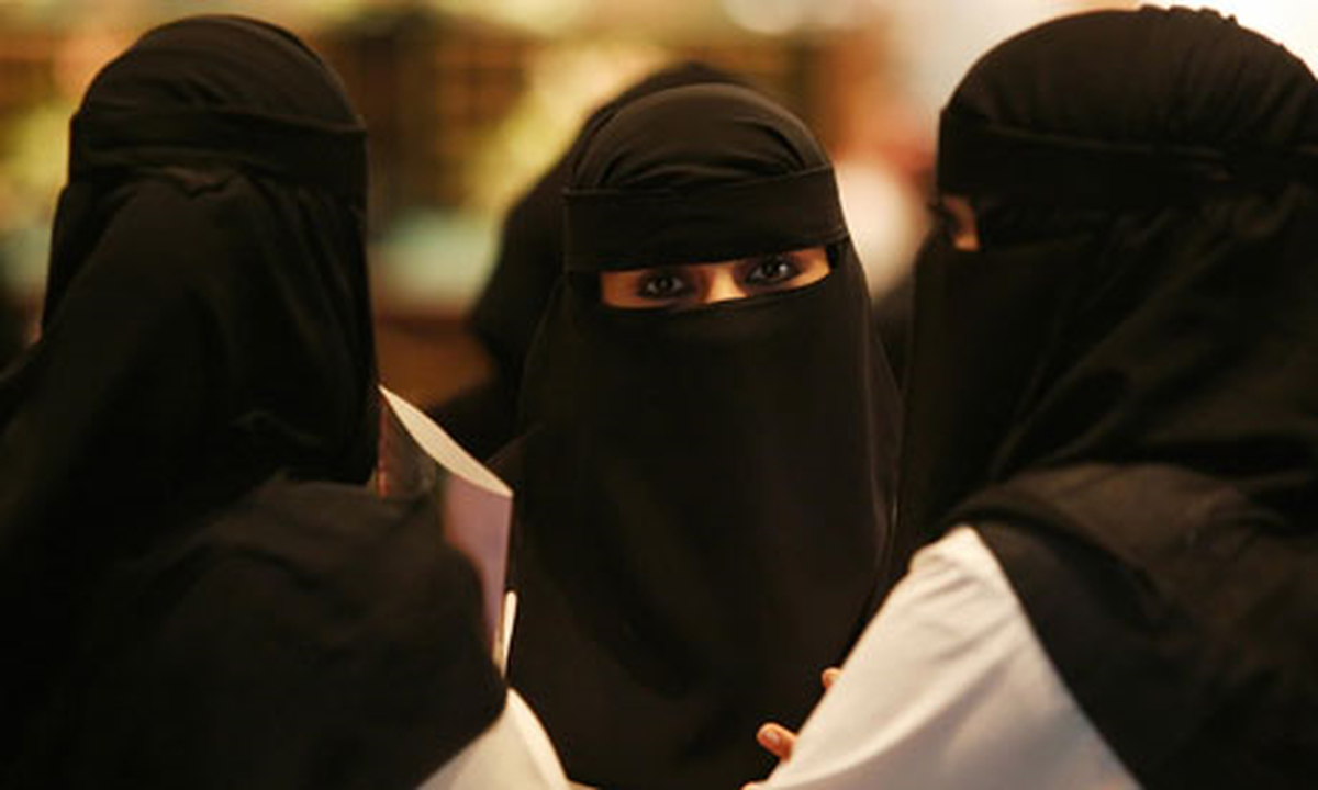 Suudi Arabistan\'da Kadın Çalışan Almayan Mağazalara Yaptırım
