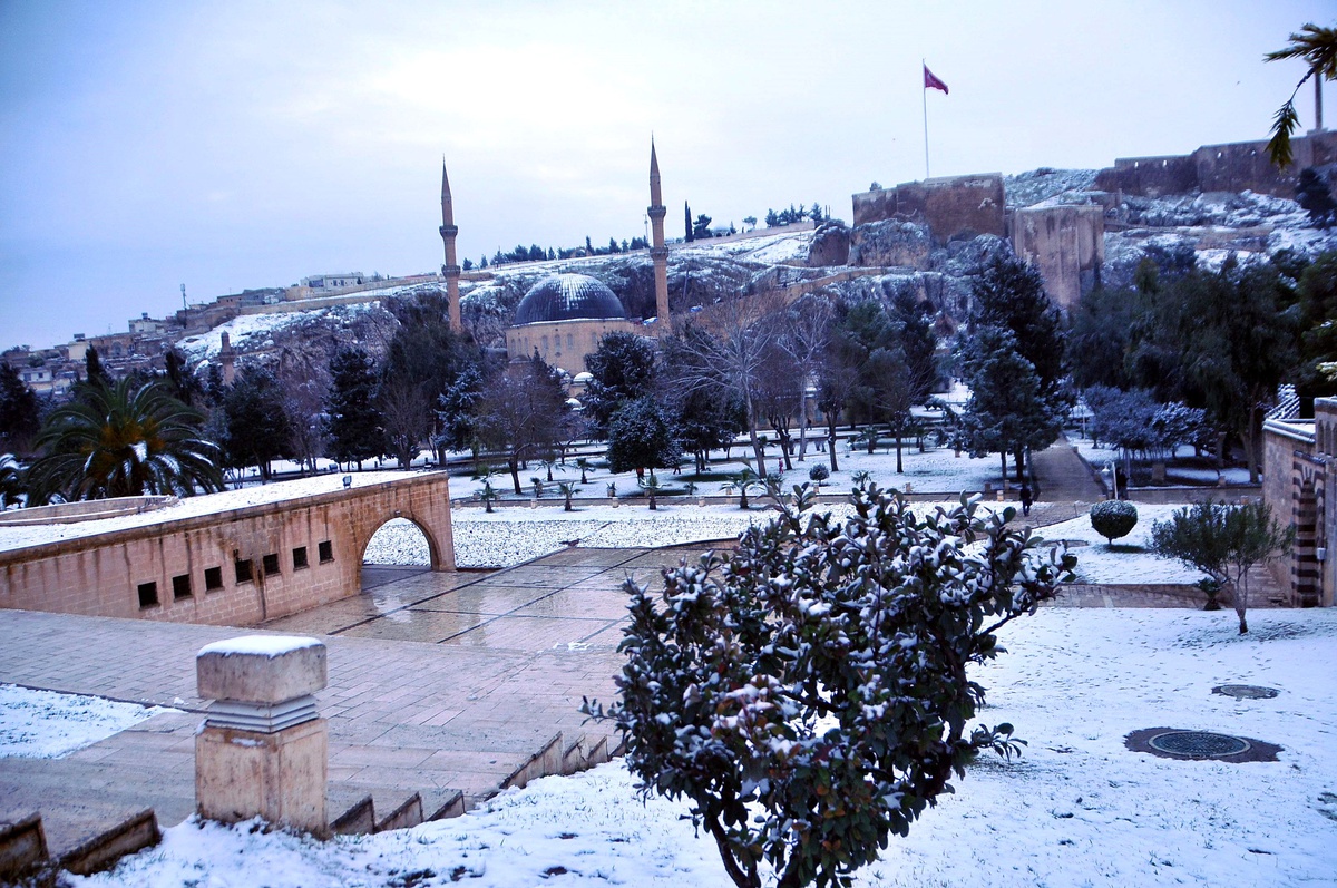 Tarihi Balıklı Göl\'de Muhteşem Kar Manzarası