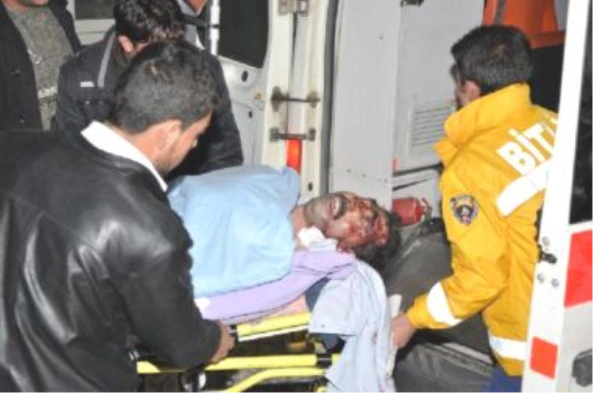 Tatvan\'da Kaza.7 Yaralı Bitlis\'in Tatvan İlçesi\'nde Yolun Buzlu Olması Nedeniyle Meydana Gelen...