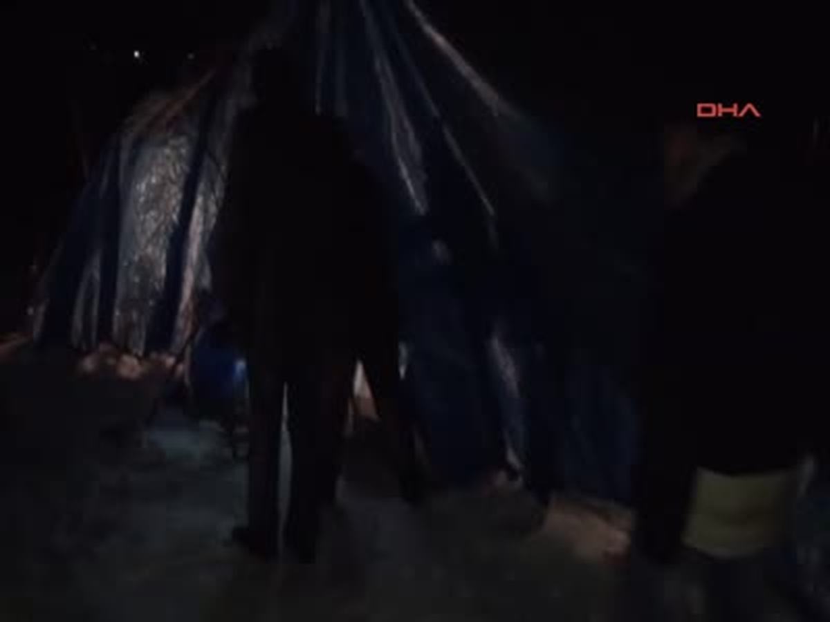 Yaşlı Çift Çadırda Donmak Üzereyken Komşuları Tarafından Kurtarıldı