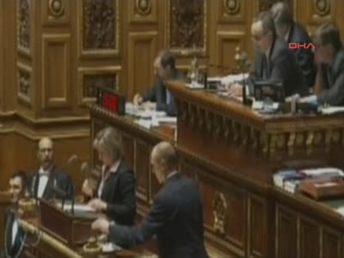 2 Fransa Senatosu Komisyonun \'Gündemden Düşürülsün\' Önerisini Reddetti