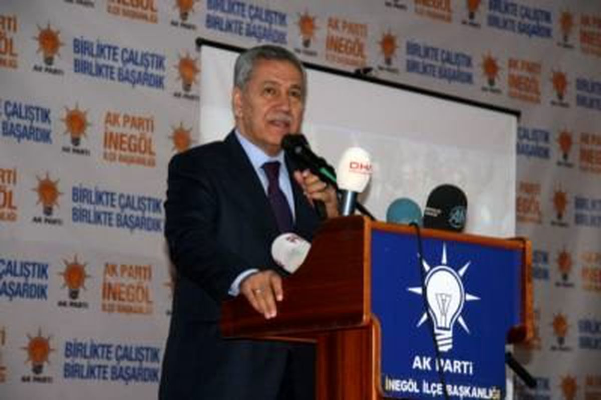 Arınç: 'Ak Parti Türkiye İçin Allah'ın Bir Lütfudur'