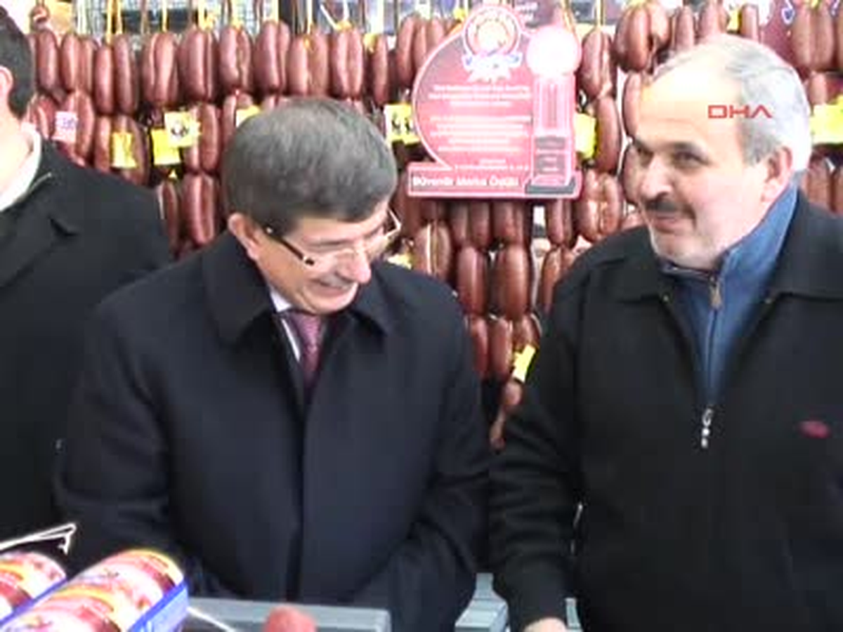 Bakan Davutoğlu Kayseri' de Satırla Pastırma Doğradı