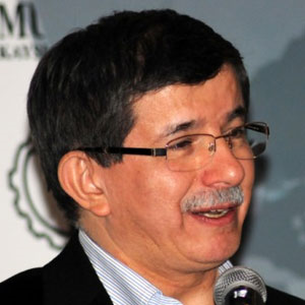 Bakan Davutoğlu: "Paris\'e Giden Her Türk Biz de Dahil, Bu Tasarıyı Tanımayacak"