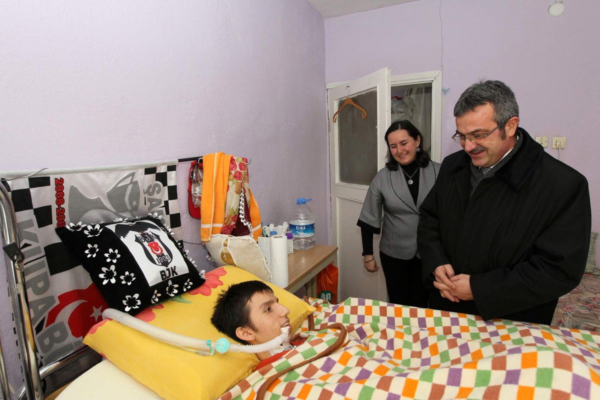 Başkan Köşker\'den, Kas Hastası Gence Moral Ziyareti