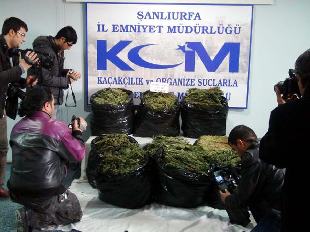 Battaniye Arasında Esrar Sevkıyatı: 2 Gözaltı