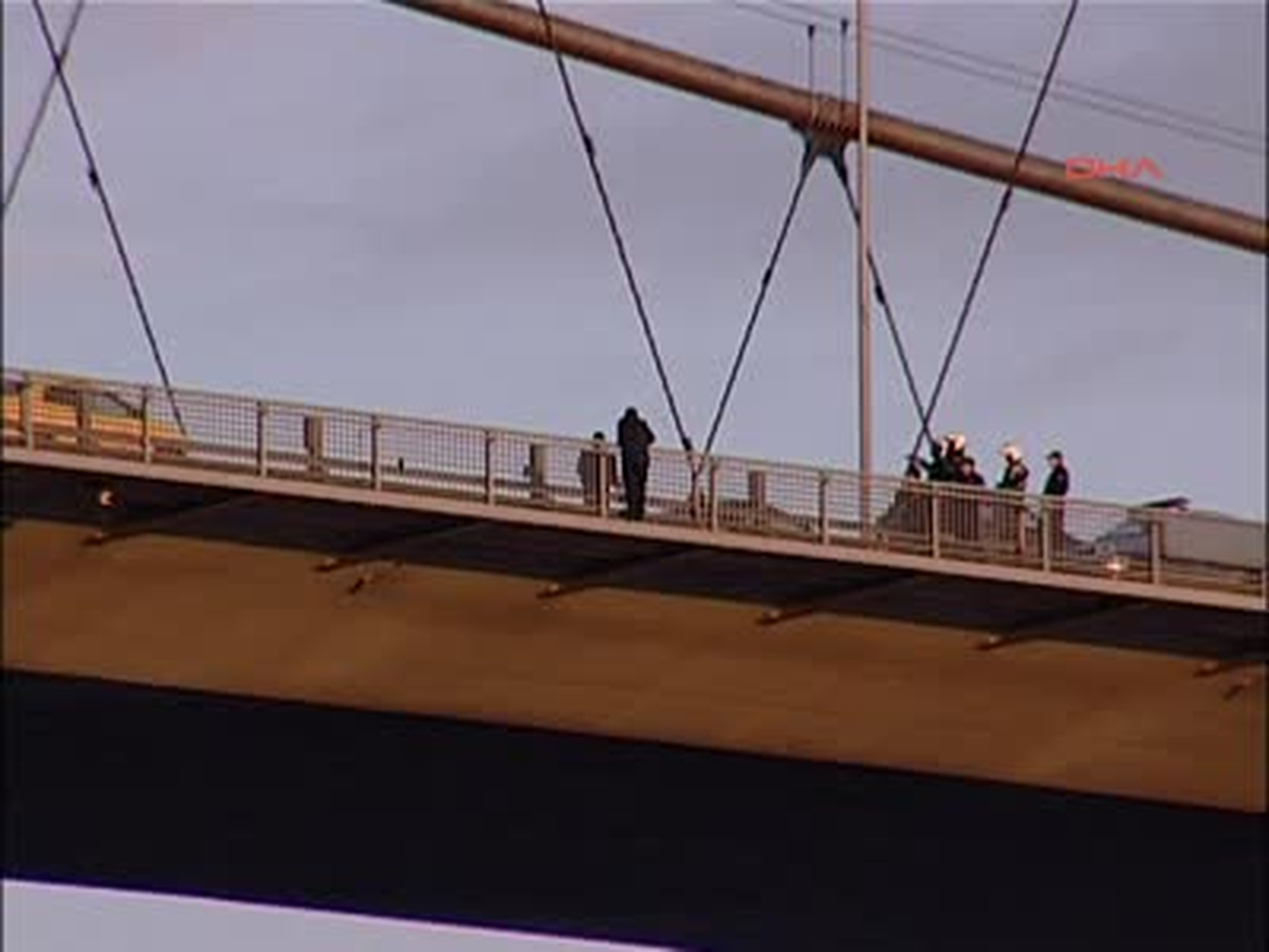 Boğaziçi Köprüsü\'nde İntihar Girişimi