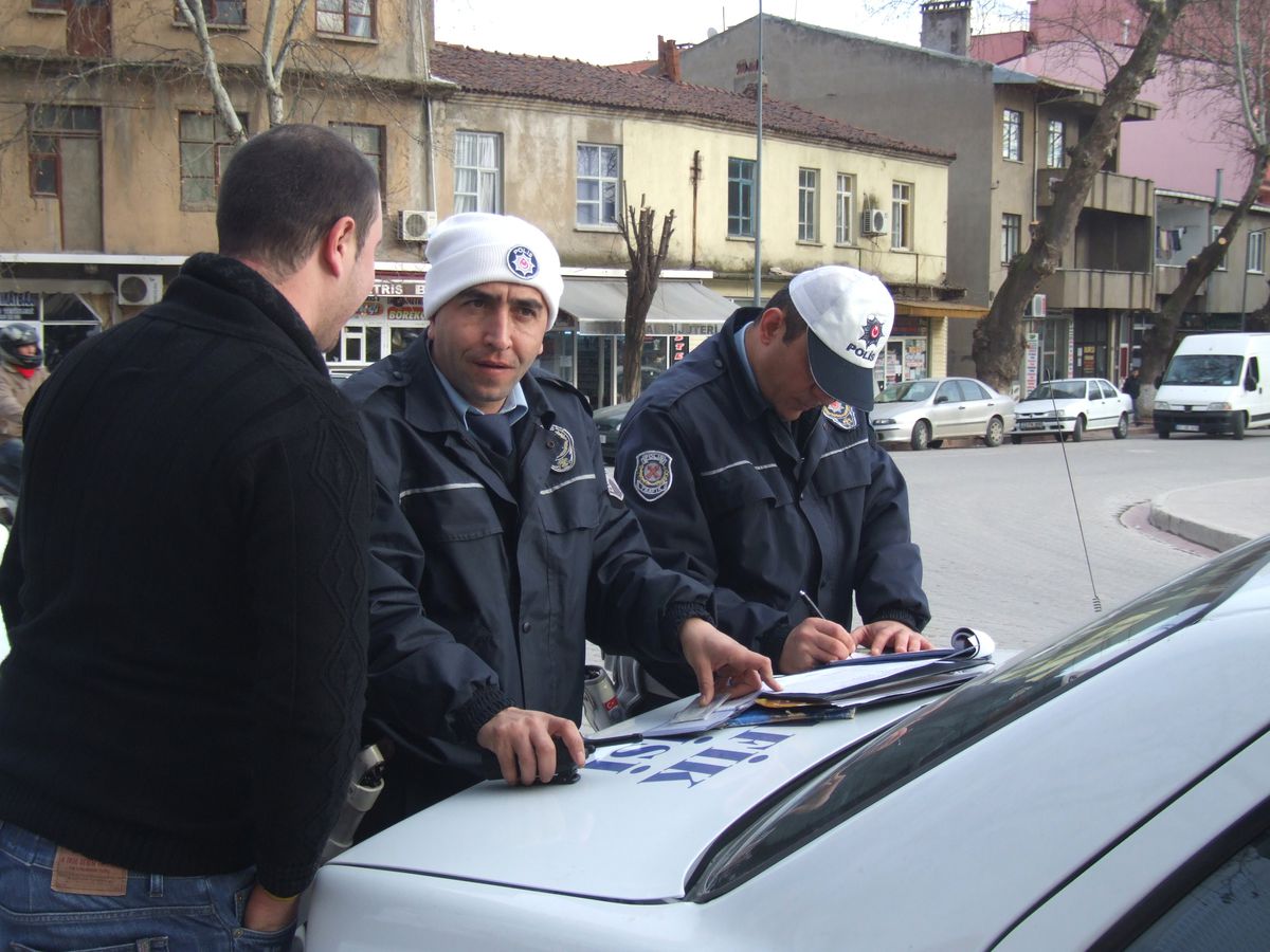 Çanakkale\'de Filmli Araçlara Ceza Yağdı