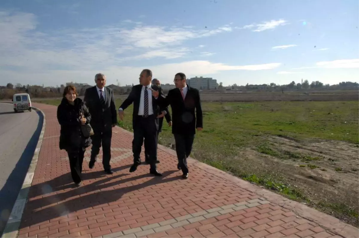 Ceyhan\'a Yeni Futbol Sahası