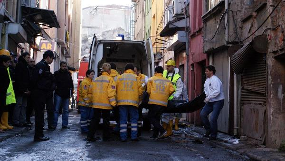 Ek---Bekar Evinde 5 Kişi Yanarak Öldü