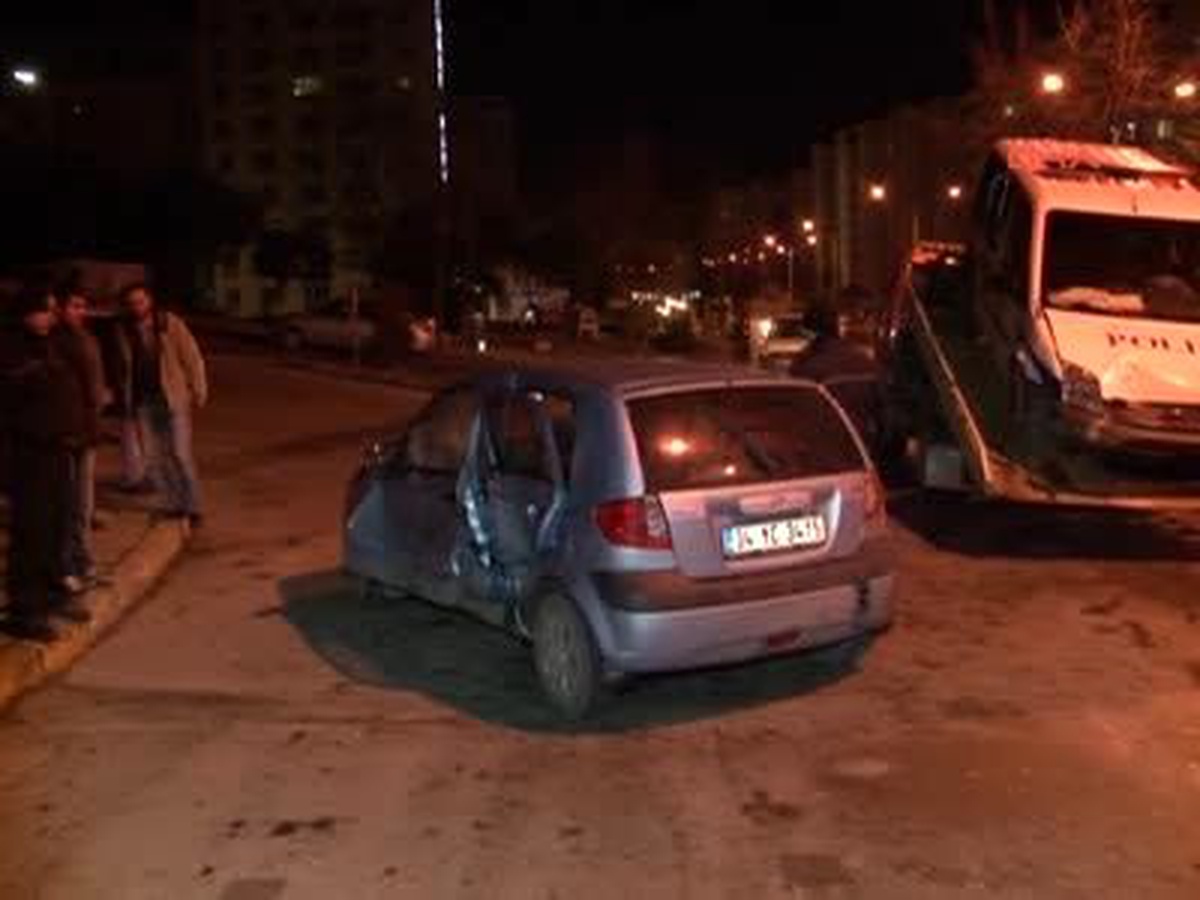 Ekip Otosu Kaza Yaptı: 2 Yaralı
