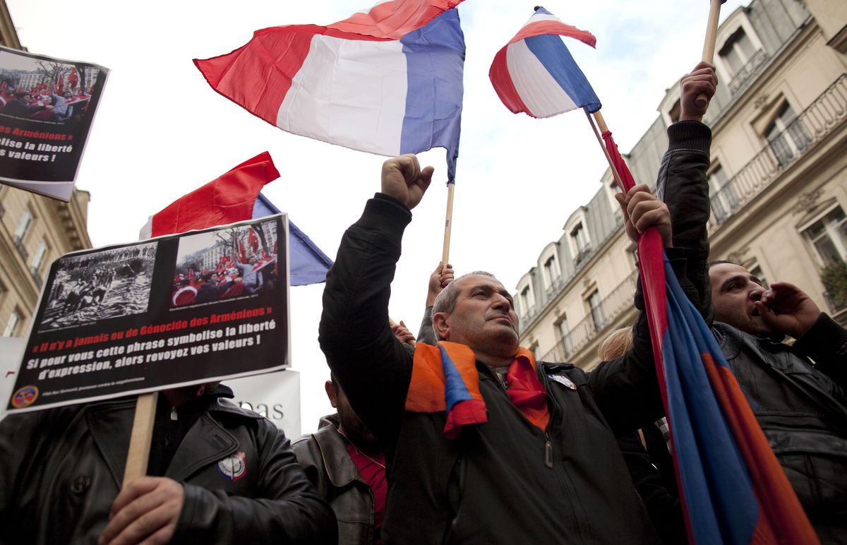 Ermenilerin Paris\'teki Gösterisi Devam Ediyor