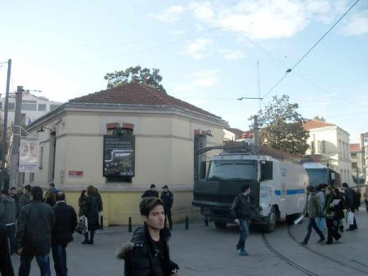 Fransa Konsolosluğu Önünde Güvenlik Önlemi