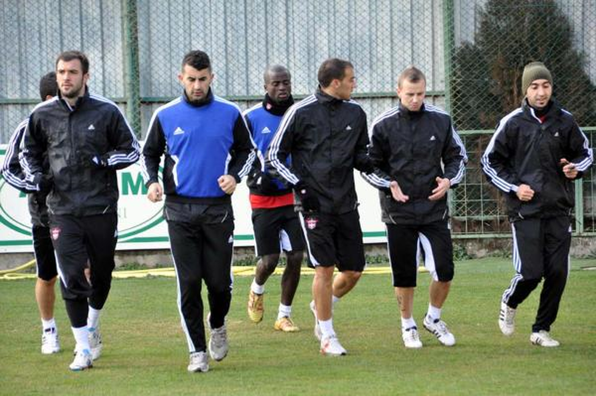 Gaziantepspor Teknik Direktörü Ercan: Beşiktaş\'ı Yenerek Çıkışımızı Sürdürmek İstiyoruz