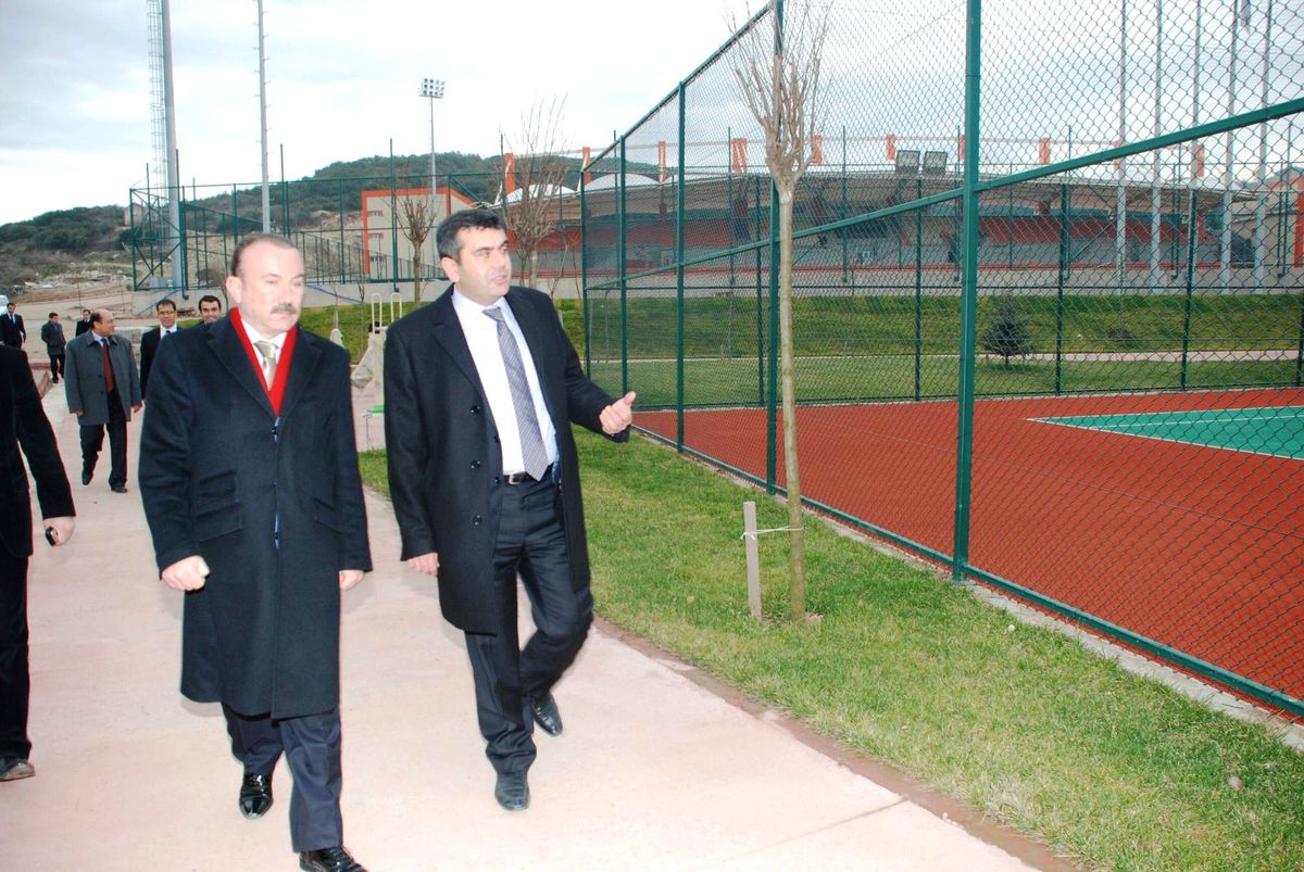 Gençlik ve Spor Bakan Yardımcısı\'ndan, Cephanelik Spor Tesisine Tam Not