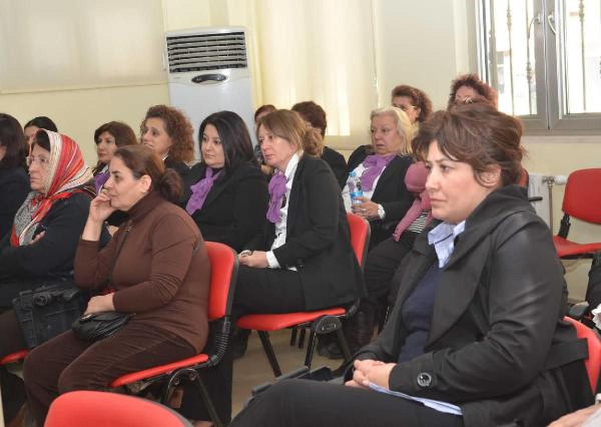 Kadın Profesörden Kadınlara Eleştiri