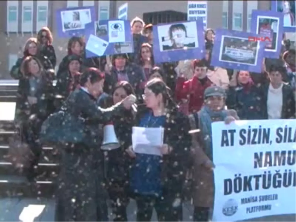 Kadınların Mahkele Önünde Şiddet İsyanı