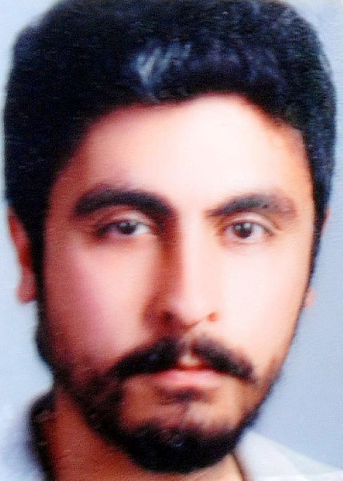 Kaldırımdaki 3 Araca Çarparak Takla Atan Otomobilden Sağ Çıktı