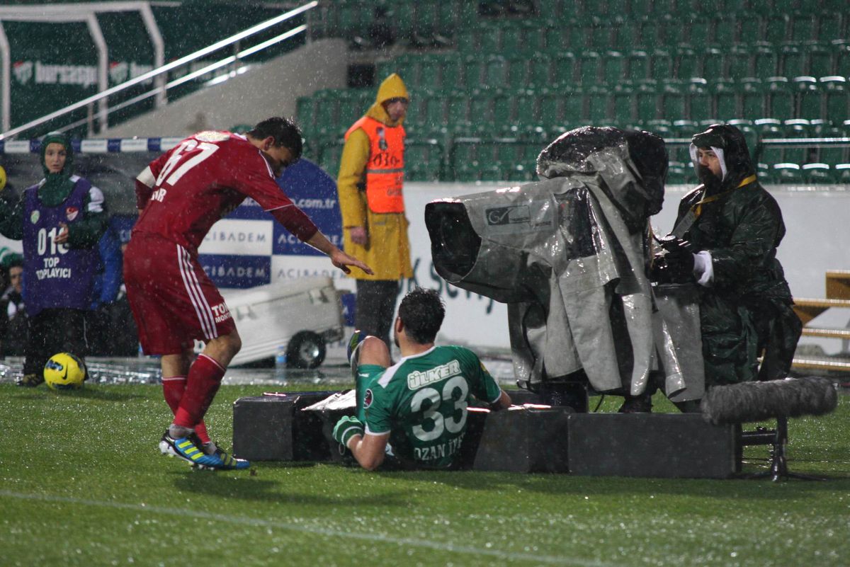 Bursasporlu Futbolcuya 7 Dikiş
