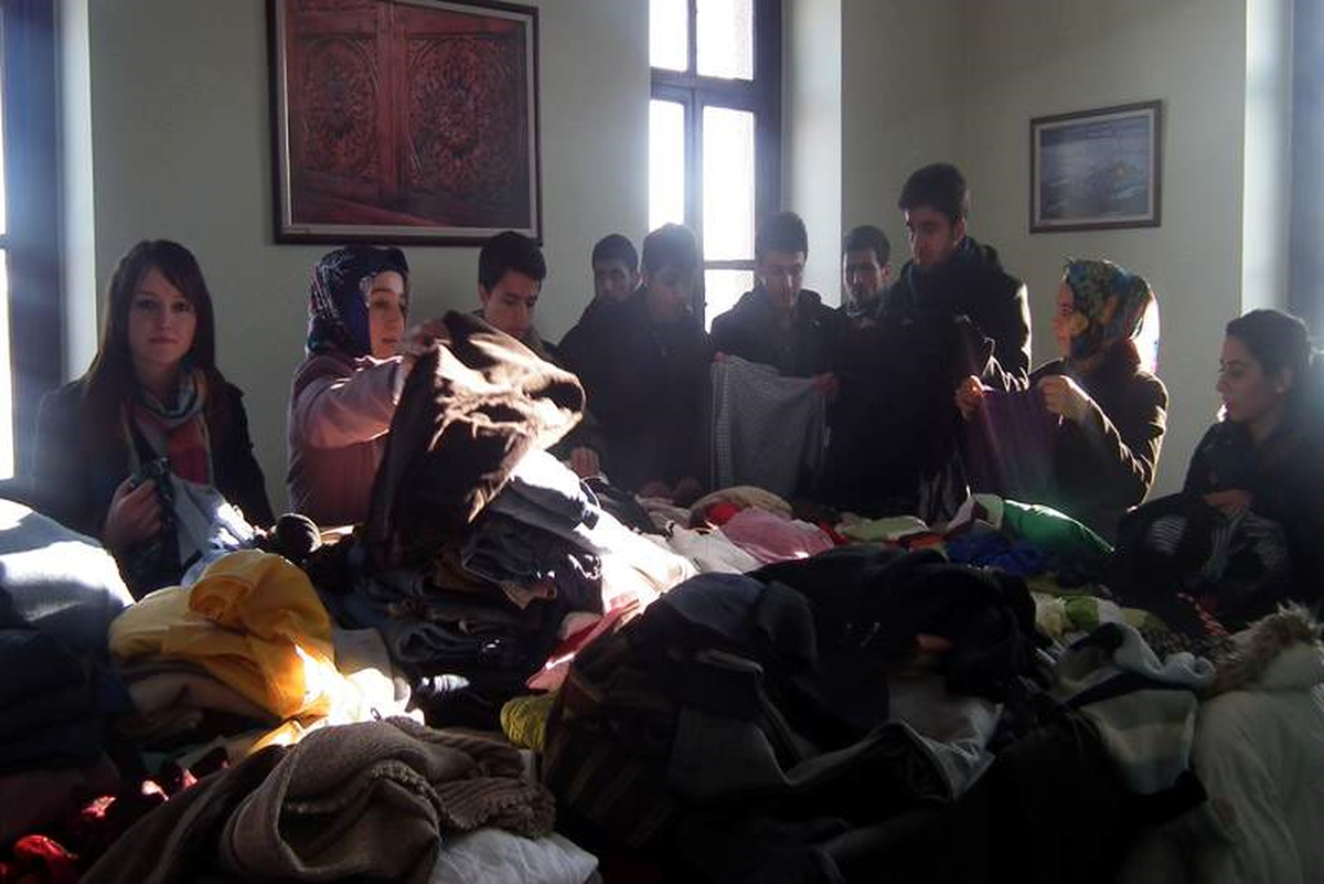 Kars Belediyesi\'nin Giymiyorsan Giydir Projesi Devam Ediyor