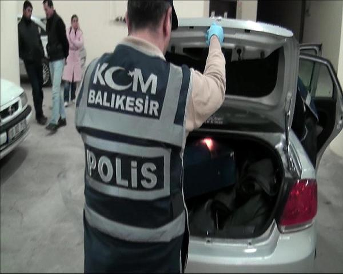 Kiralık Otomobilde 5 Kilo Esrar