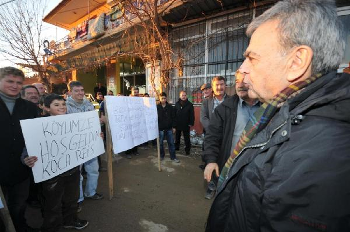 Kocaoğlu'na, 'İzmir'de Çete Yok, Reis Var' Yazılı Karşılama