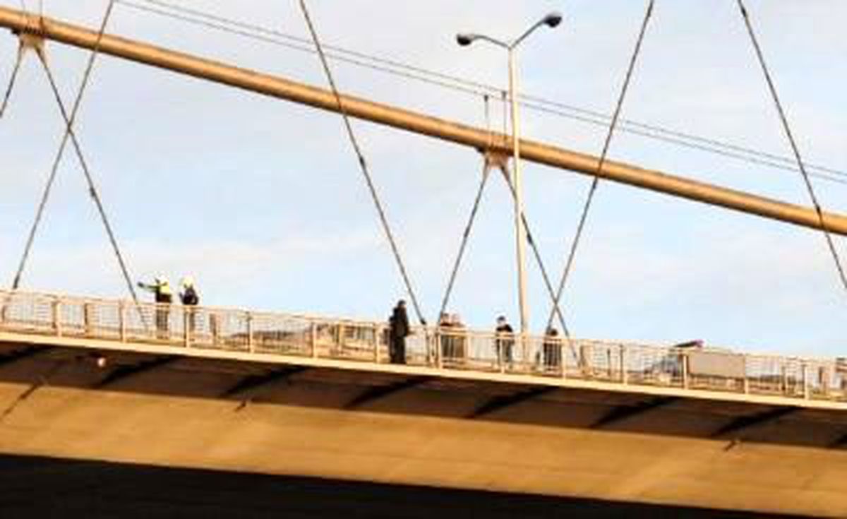 Köprü'de İntihar Girişimi İstanbul Trafiğini Felç Etti