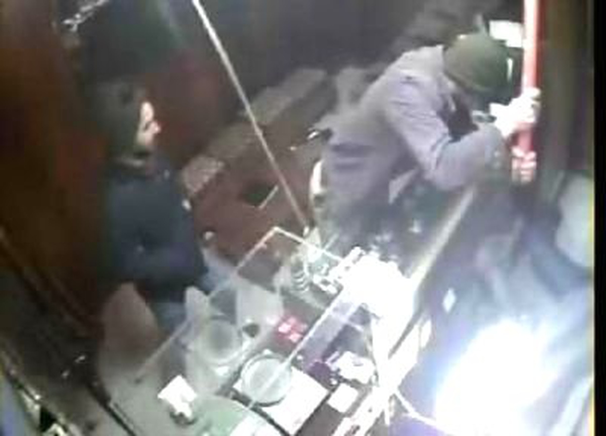 Kuyumcudaki Demir Borulu Dehşet Güvenlik Kamerasında
