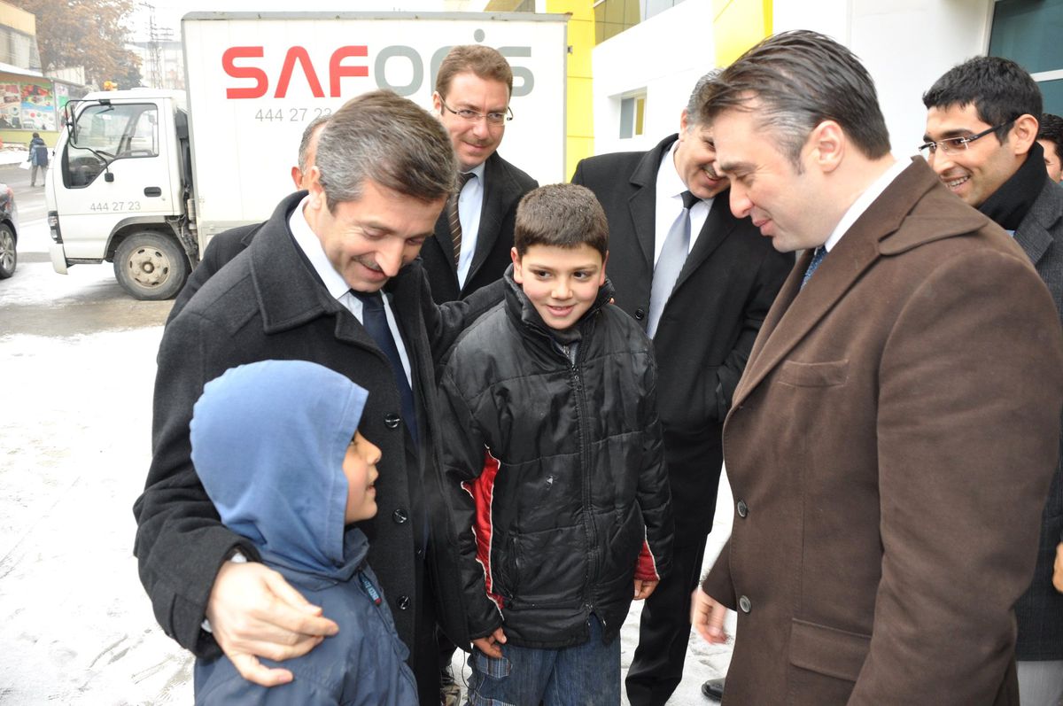 Müsteşar Dr. Basri Hakan Hakyemez, Şahinbey Gençlik Merkezlerini Gezdi