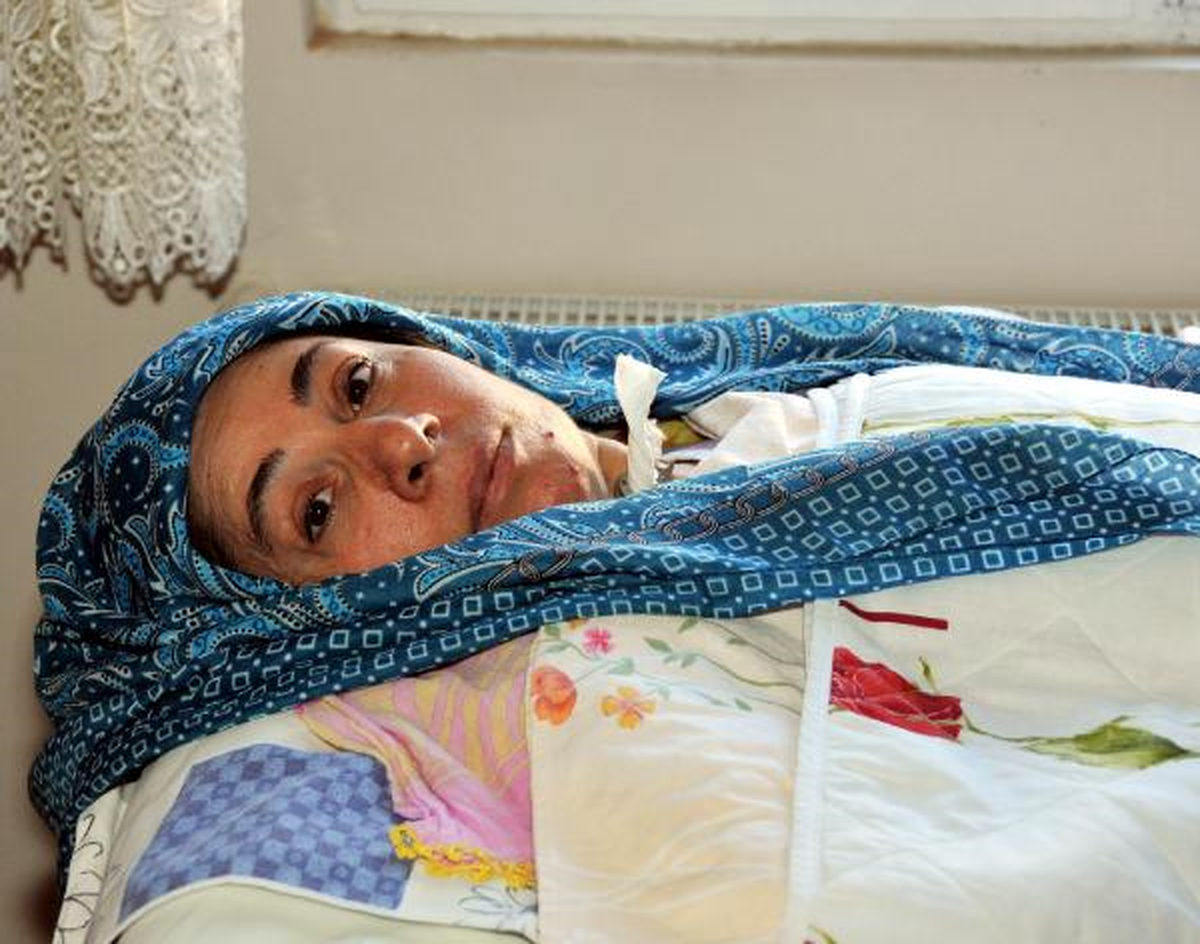 O Depremzede Kadın, İbrahim Tatlıses'ten Tedavisi İçin Yardım İstedi