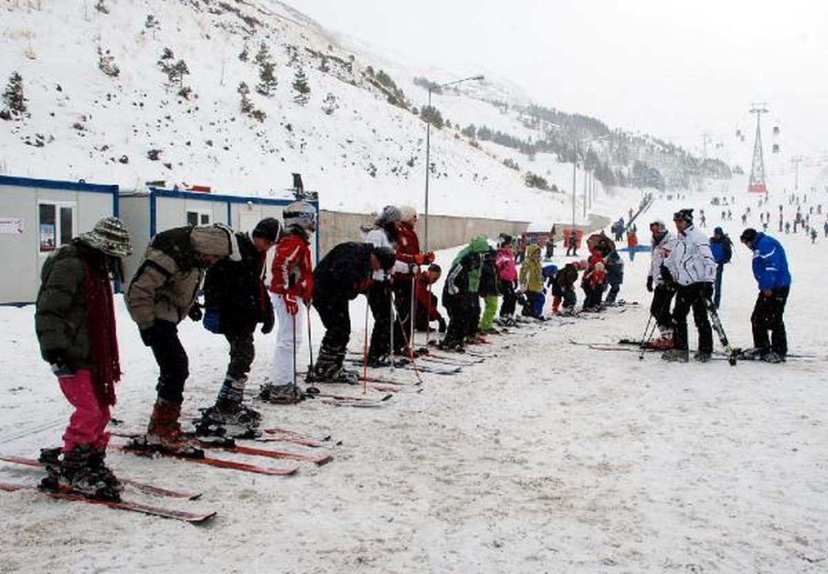 Okullar Tatile Girdi Palandöken\'de Kayak Keyfi Başladı
