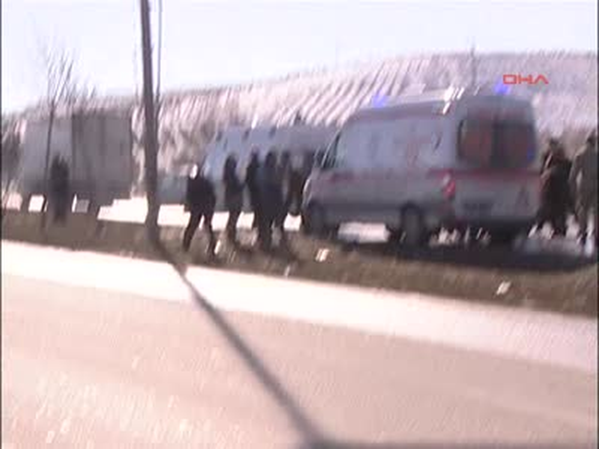 Tören Mangasını Taşıyan Askeri Araç Kaza Yaptı