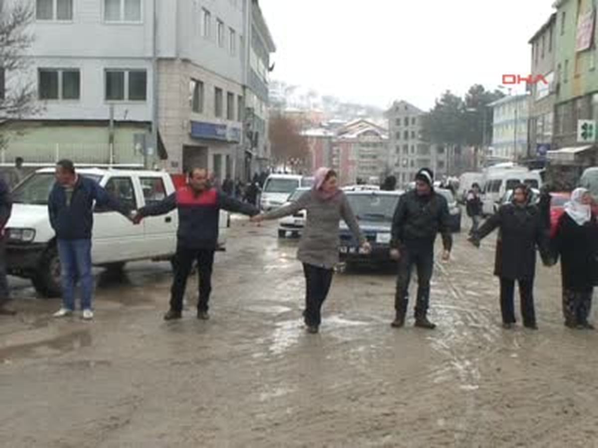 Tunceli\'de İşsiz Kalan Kadın İşçiler Eylem Yaptı