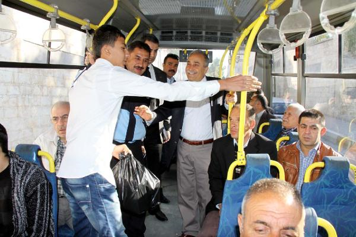 200 Üniversite Öğrencisine Ücretsiz Otobüs Kartı