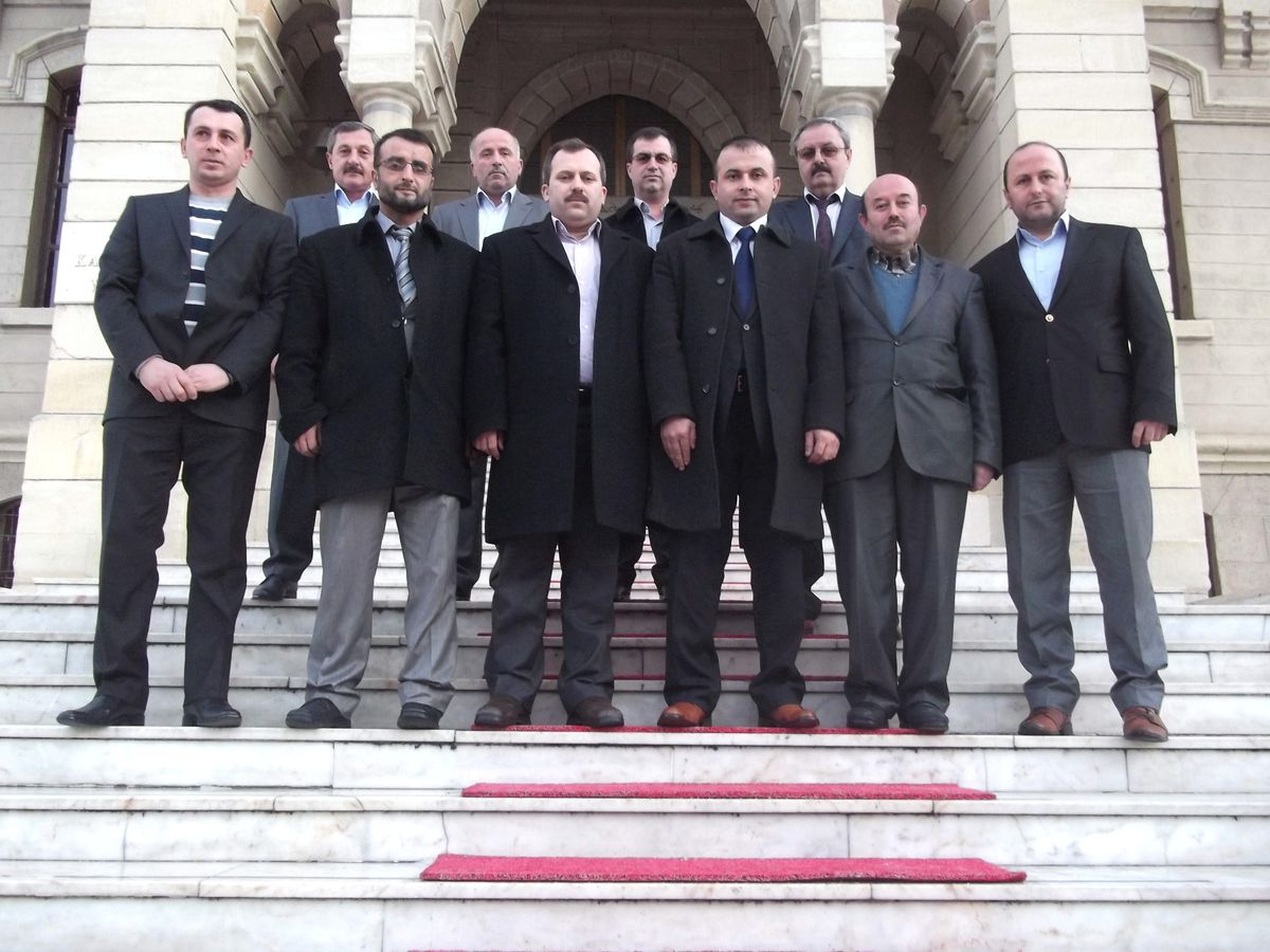 AK Parti İlçe Yönetimi Vali Bektaş'ı Ziyaret Etti