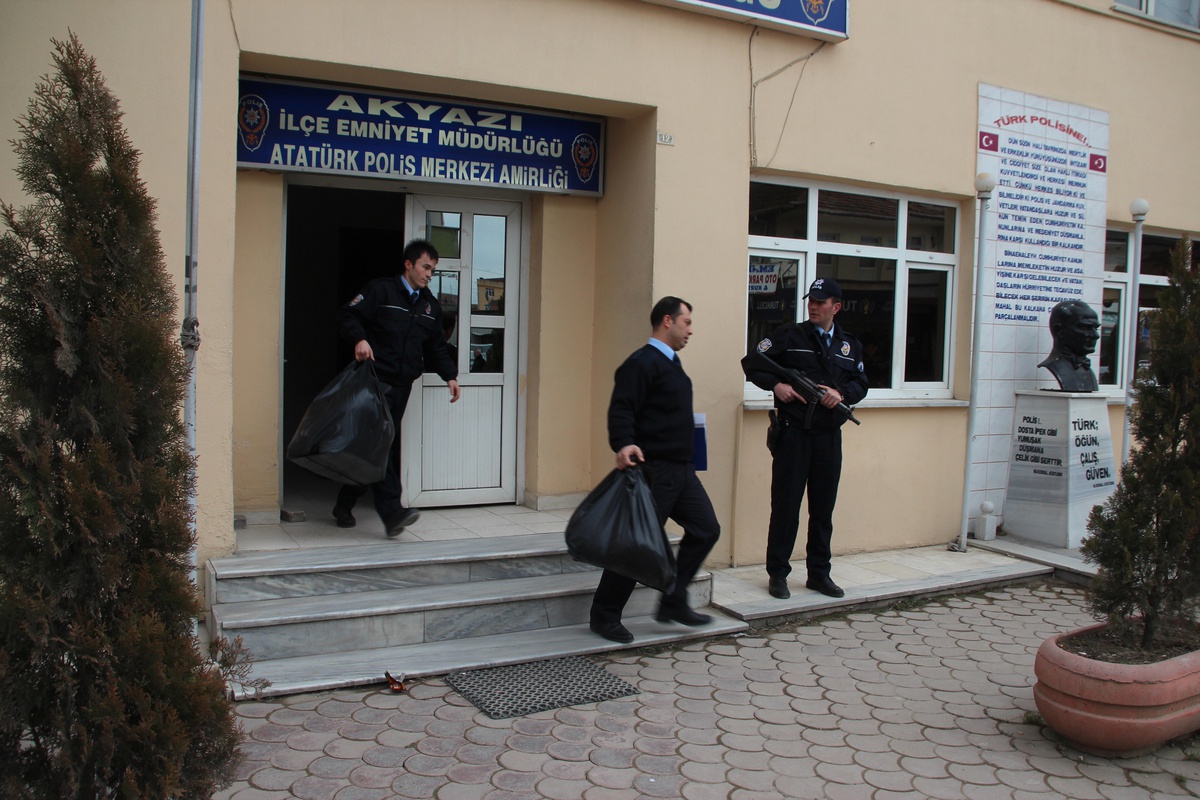Akyazı Polisinden Tapdk İzni Olmayan İşyerlerine Baskın