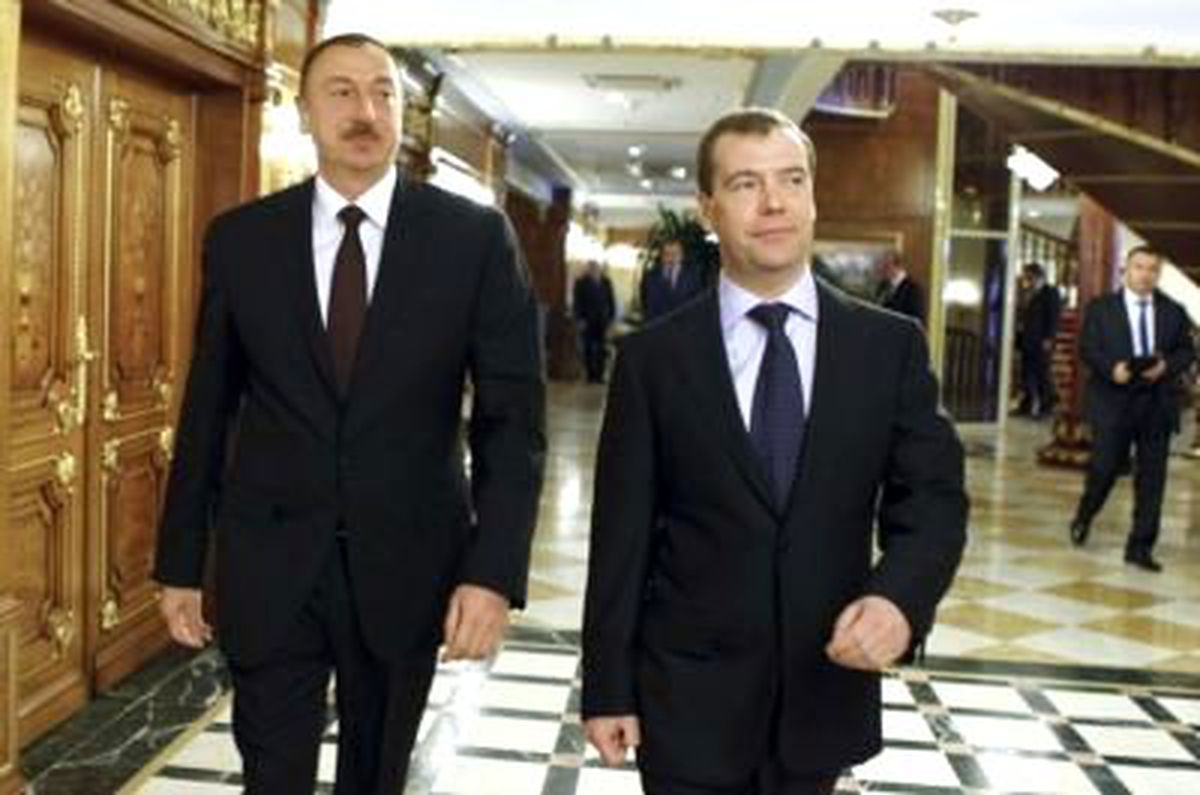 Aliyev, Soçi'de Medvedev ile Görüştü