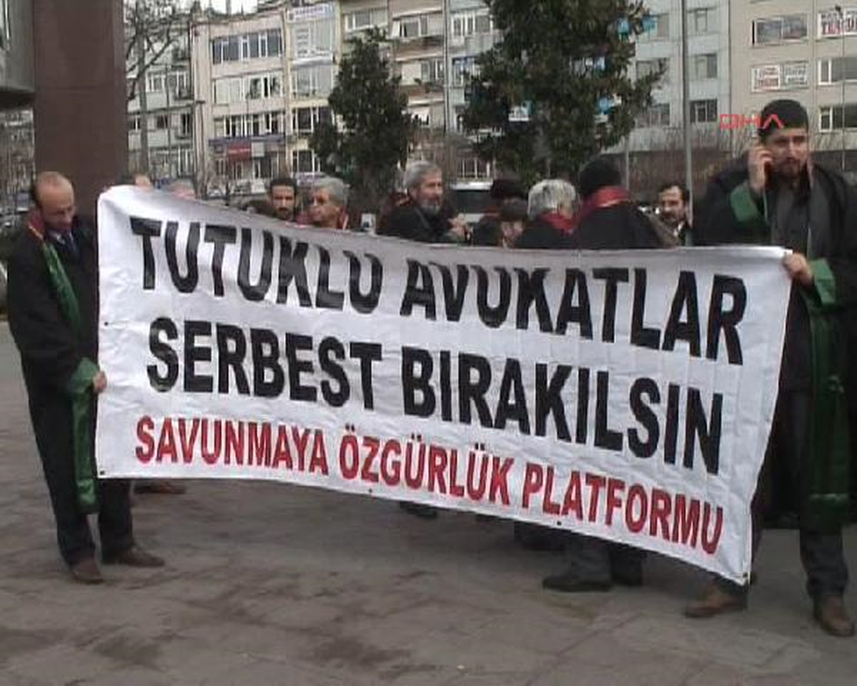 Avukatlar Adliyeye Yürüdü