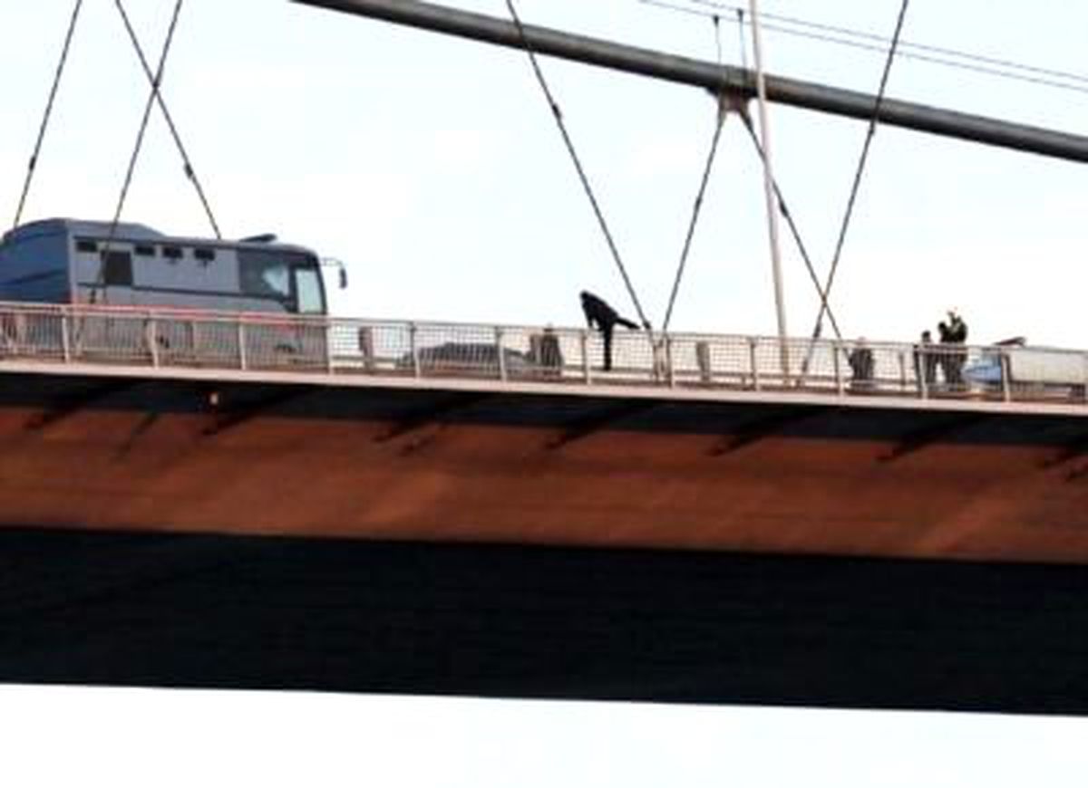 Boğaziçi Köprüsü\'nde İntihar Girişimi
