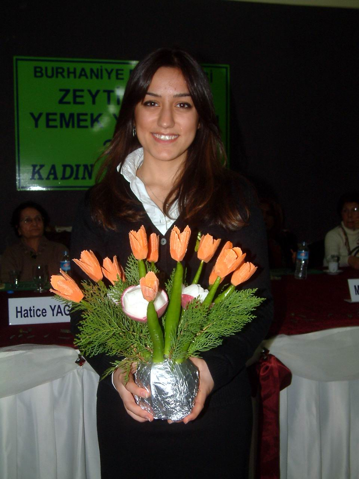Burhaniye\'de Sebzeler Çiçek Oldu