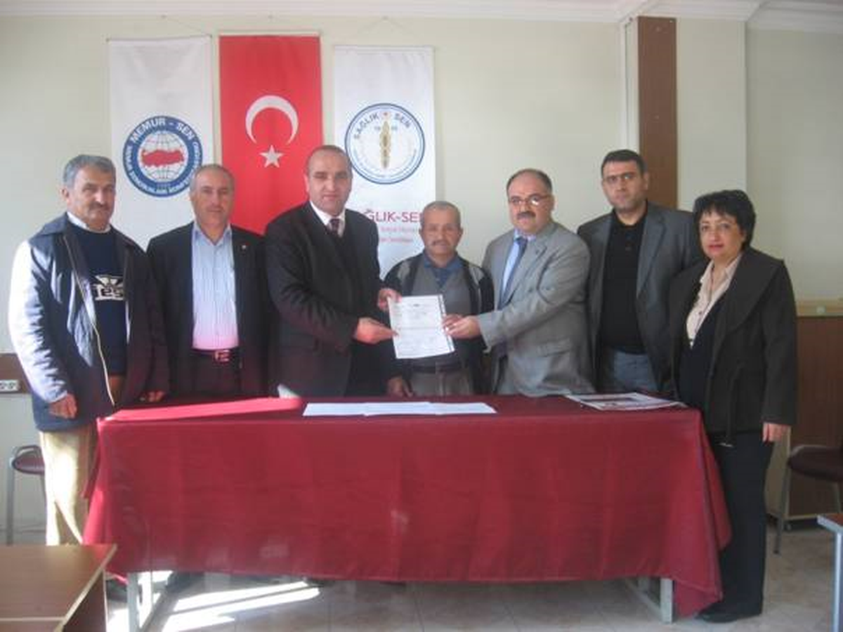 Depremde Ölen Sendika Üyesinin Ailesine Kaza Sigortası Yardımı