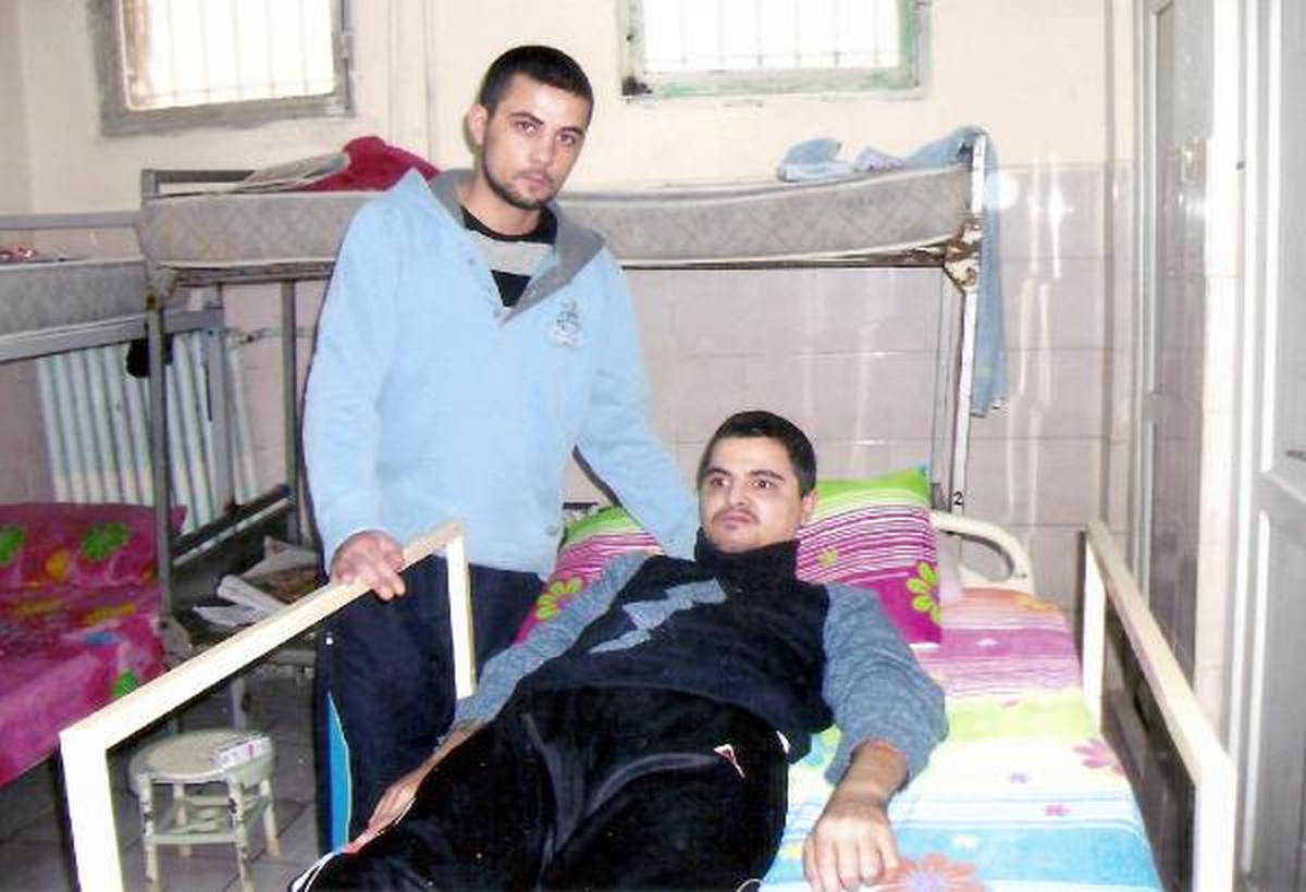 Felçli Kardeşi İçin Gönüllü Olarak Cezaevinde Yatıyor